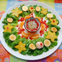 Mandala de fruits exotiques, carambole, grenade, mandarine, mangoustan, grenadille, mâche, salade
